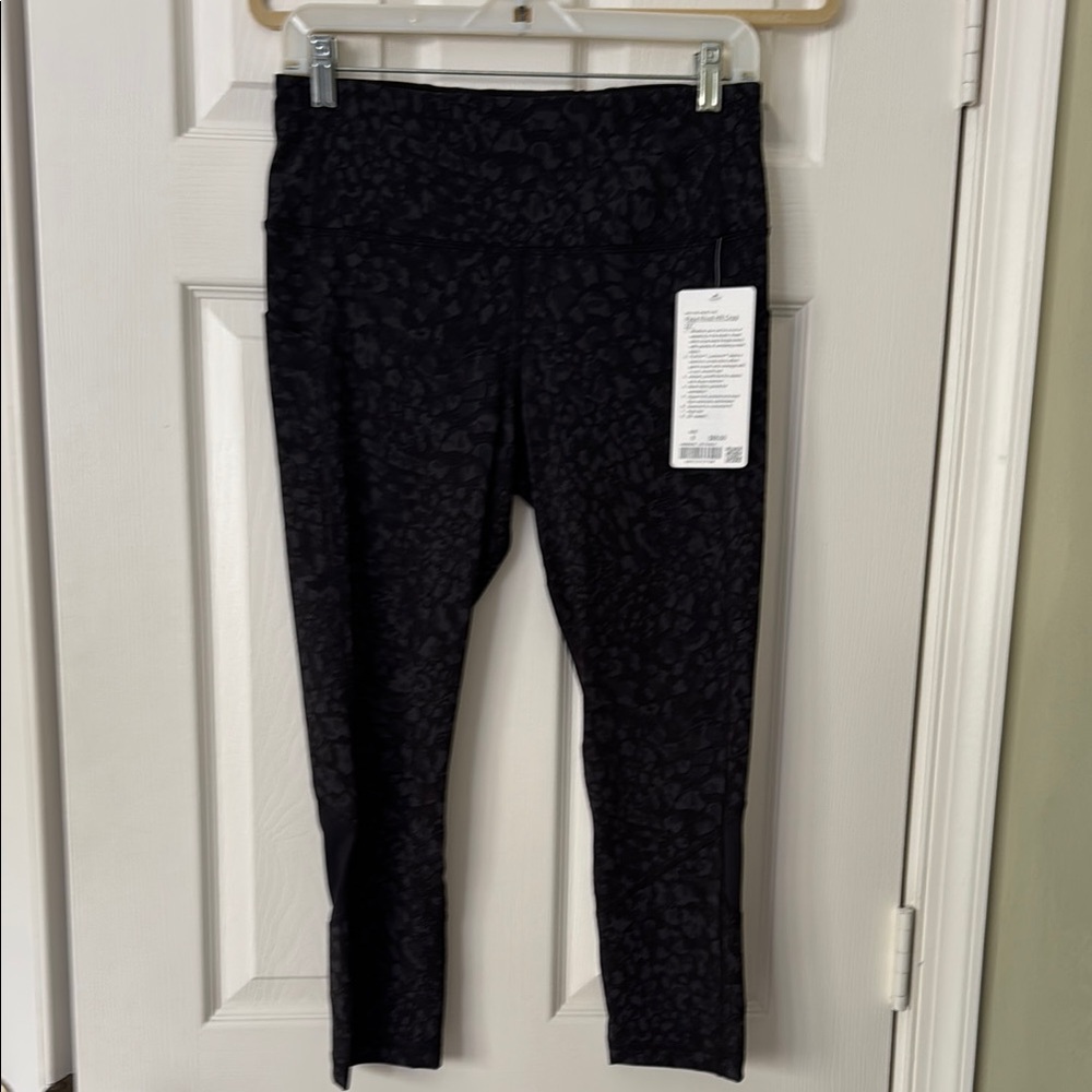 Lulu Lemon pace rival crop 22”